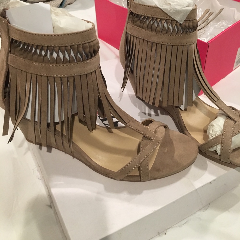 Fringe Sandals 🛍