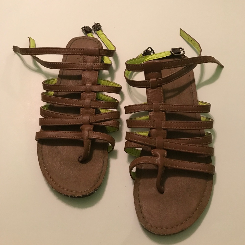 Brown double buckle Aeropostale sandals.
