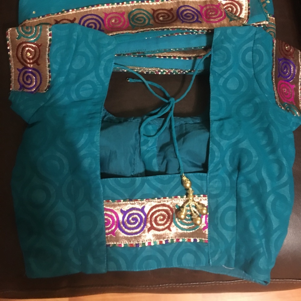 Sari With Borders And Sequence. - image 2