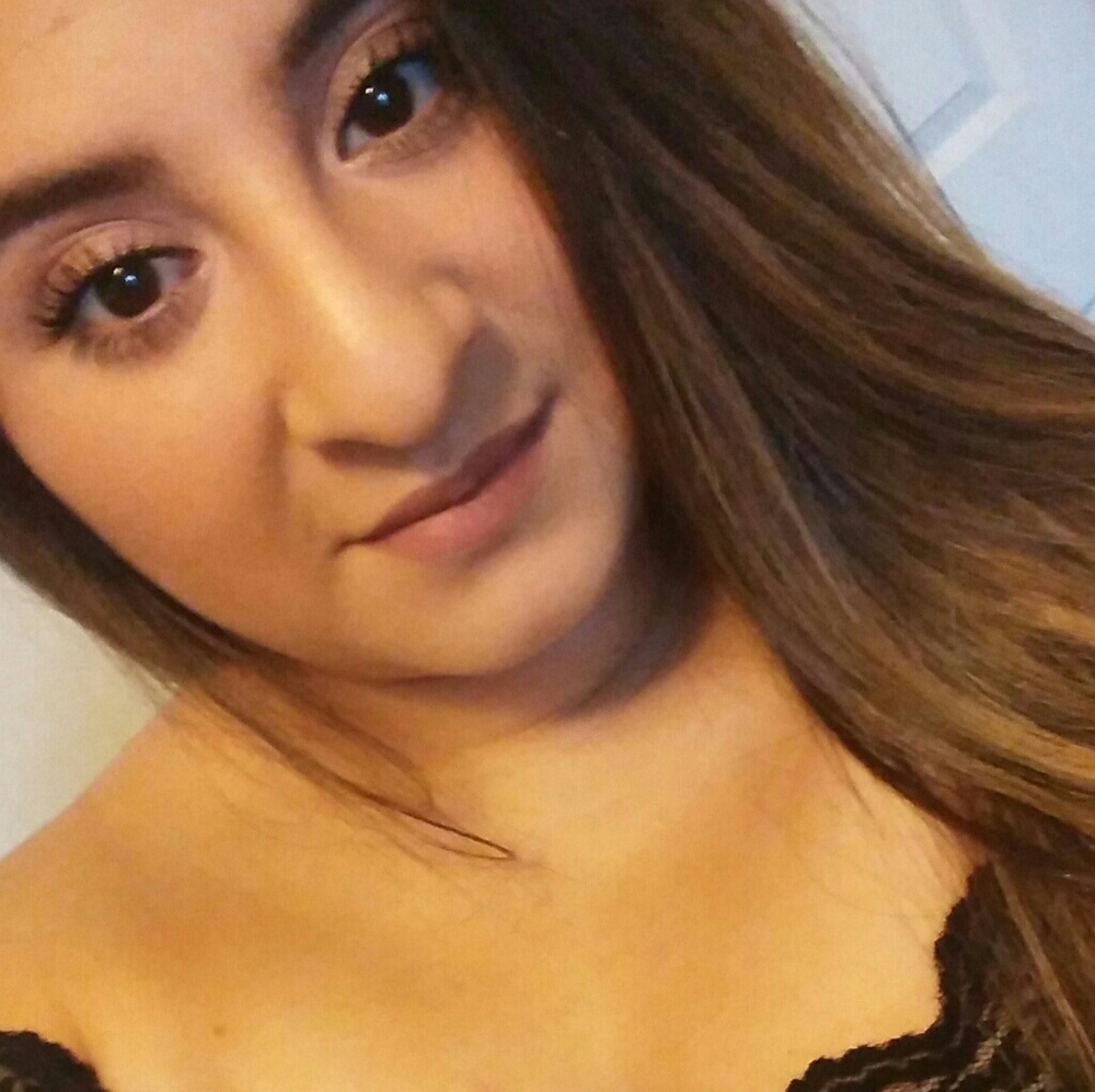 Meet your Posher, Alma