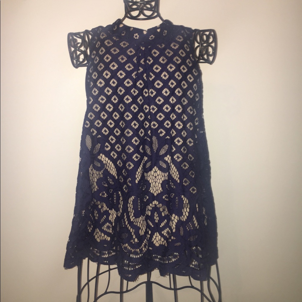 Navy and Tan Lace Patterned Sleeveless Top- (EUC)