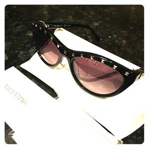✨Valentino Rockstud Sunglasses✨