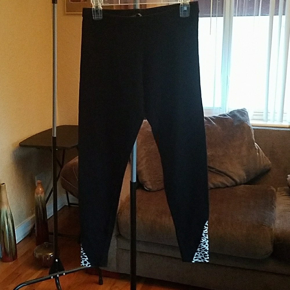 BLACK leggings worth animal print on cuffs