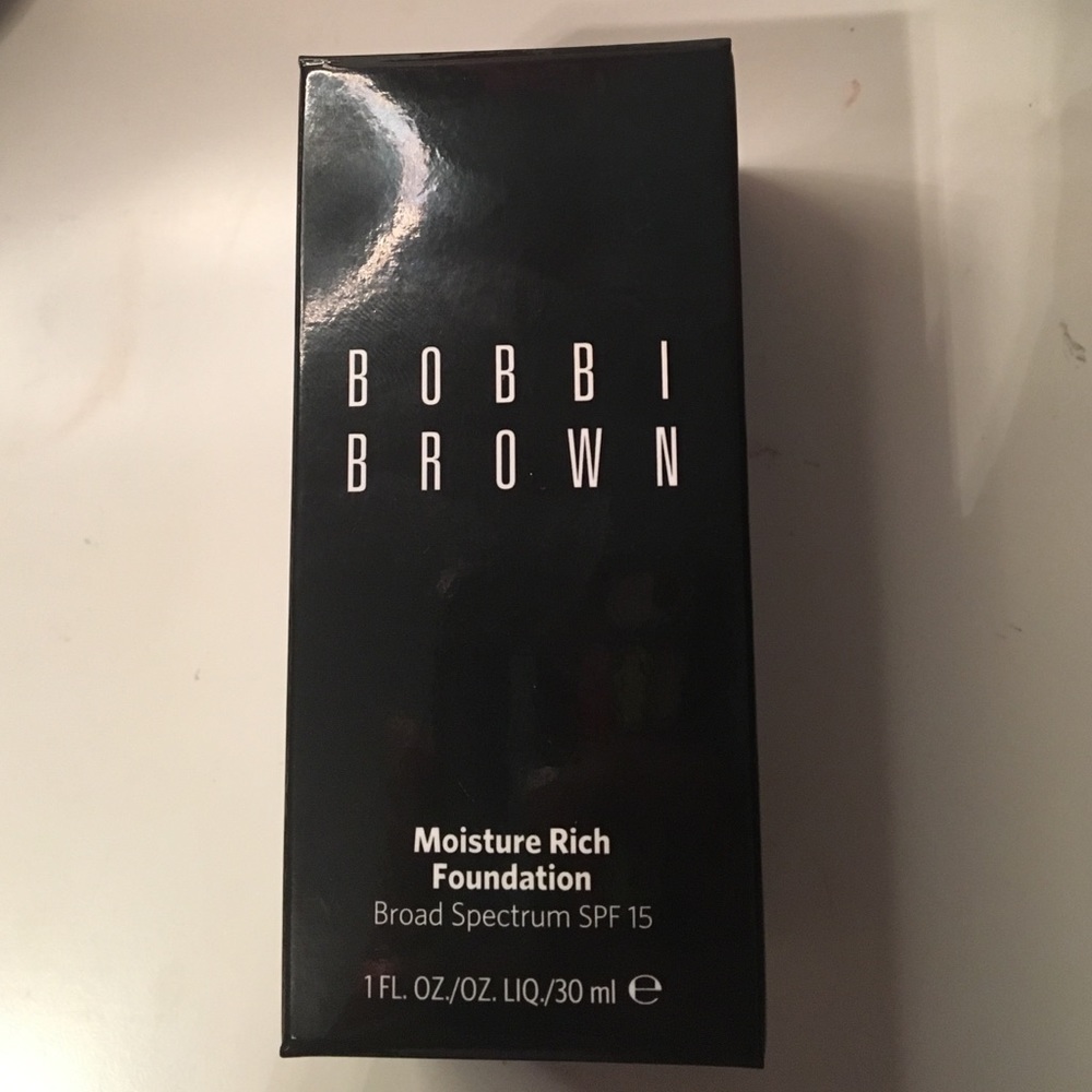 Bobbi Brown Moisture Rich Foundation (Almond 7)