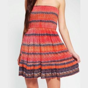 🔥URBAN OUTFITTERS orange smocked strapless dress