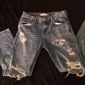 Bullhead Distressed Boyfriend Skinny Jeans