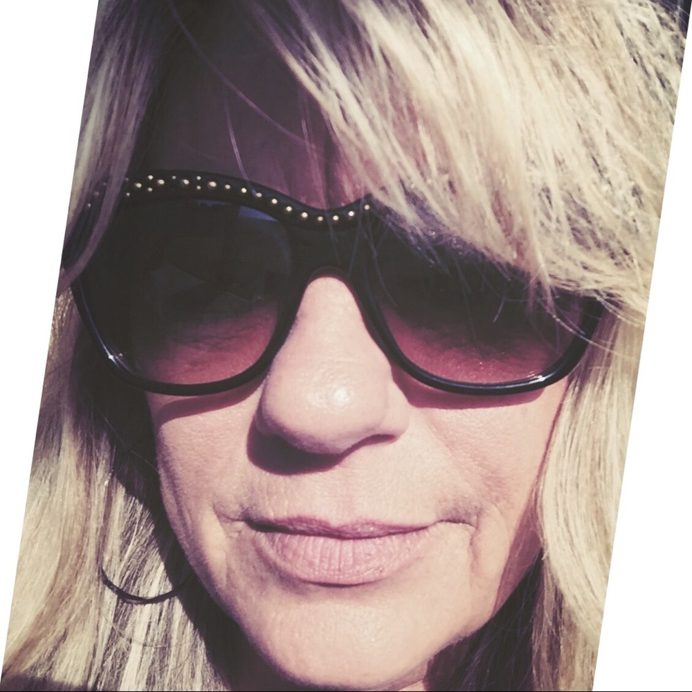 Meet your Posher, Carolyn