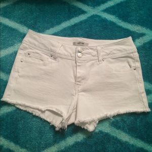 refuge brand white denim shorts SIZE 6 (worn once)