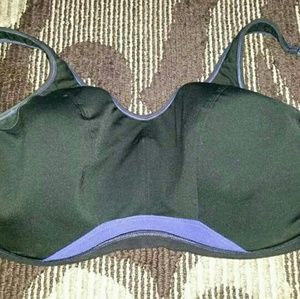 Underwire sports bra