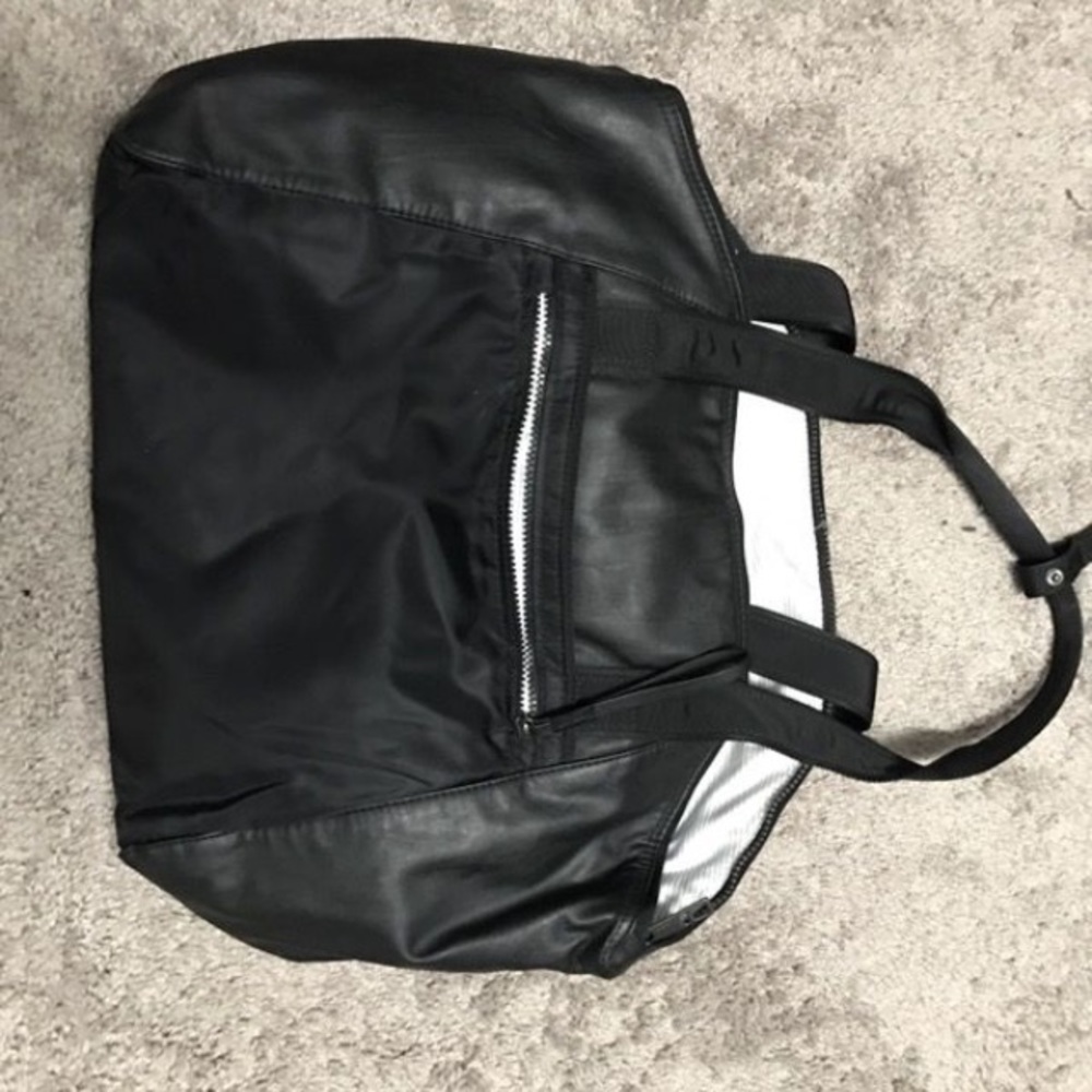Black Lululemon bag