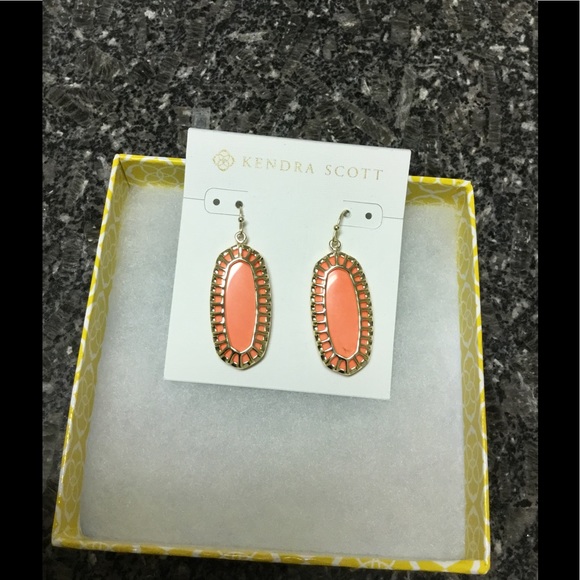Kendra Scott Jewelry - Kendra Scott Coral Dayla Earrings
