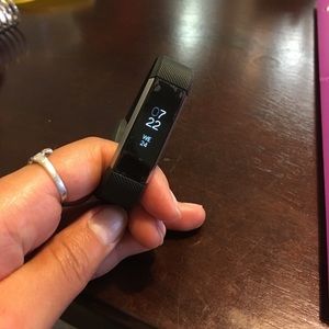 Fitbit Alta sold with charger