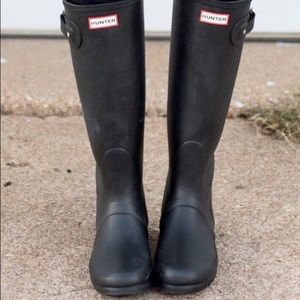 Black hunter rain boots