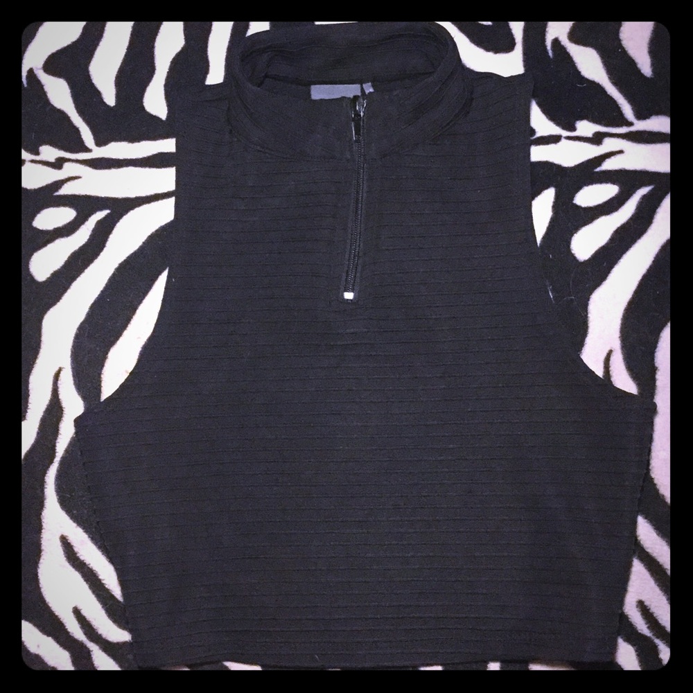 🎁GIFTED🎁Black Zipper Front Crop Top - Picture 1 of 7