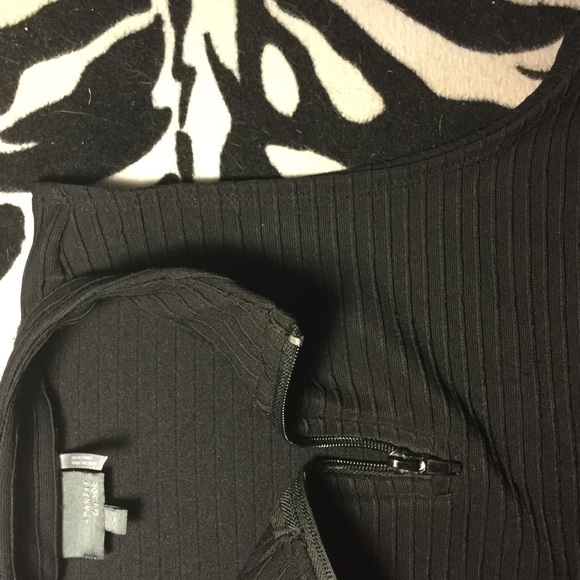 🎁GIFTED🎁Black Zipper Front Crop Top - Picture 4 of 7