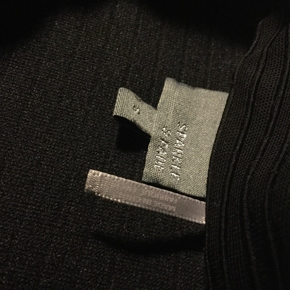 🎁GIFTED🎁Black Zipper Front Crop Top - Picture 5 of 7