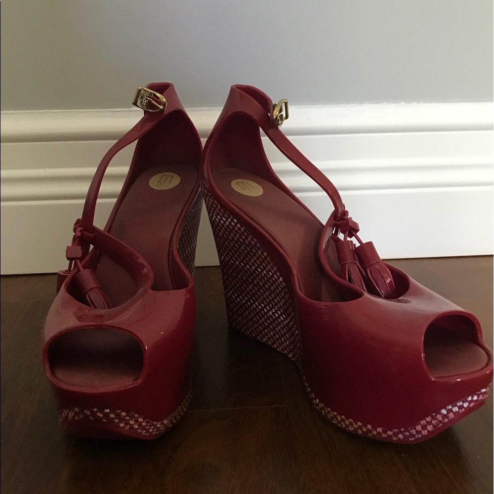Melissa red wedges