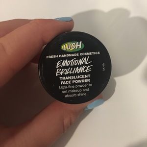 Lush translucent powder