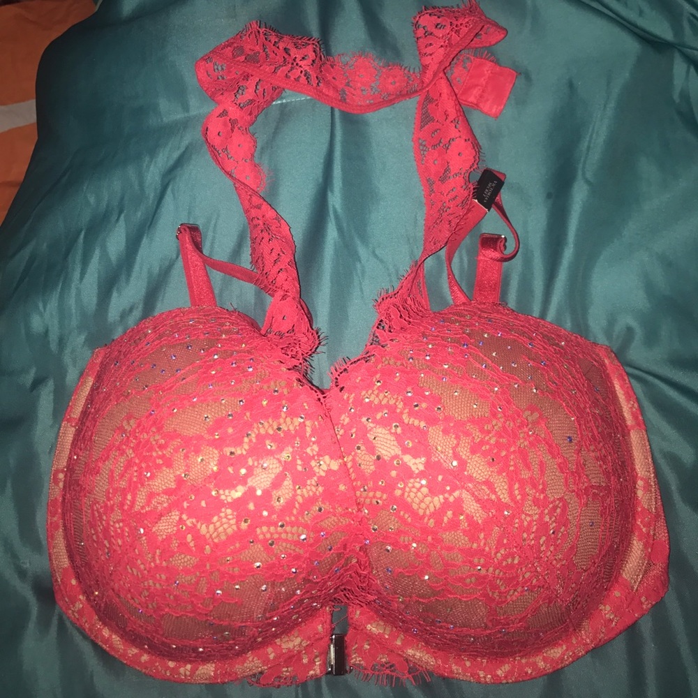 Very sexy push up bra. New with tags. Never worn.
