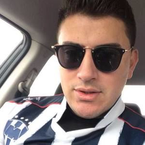 Meet your Posher, Luis