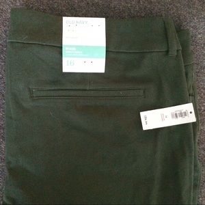 Old Navy Pants - BNWT Green Skinny Pixie Cropped Pants Old Navy Pants - BNWT Green Skinny Pixie Cropped Pants