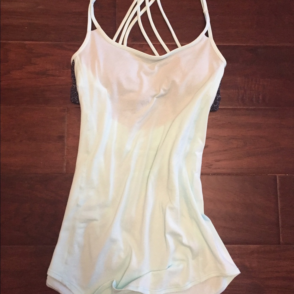 Lululemon women's sporty tank with built in bra