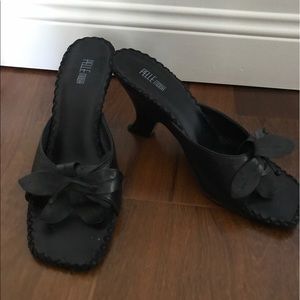 Pelle Moda black sandals with flower