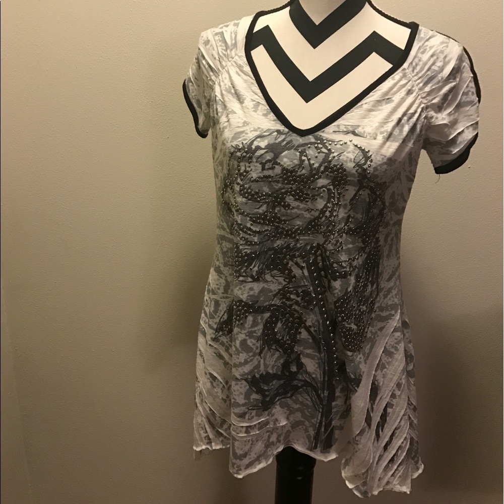 Vneck fashion tee