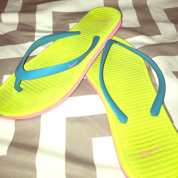 Nike Shoes - Nike flip flops!