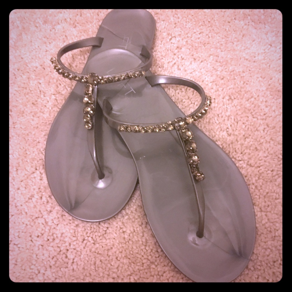cute gray sandals!
