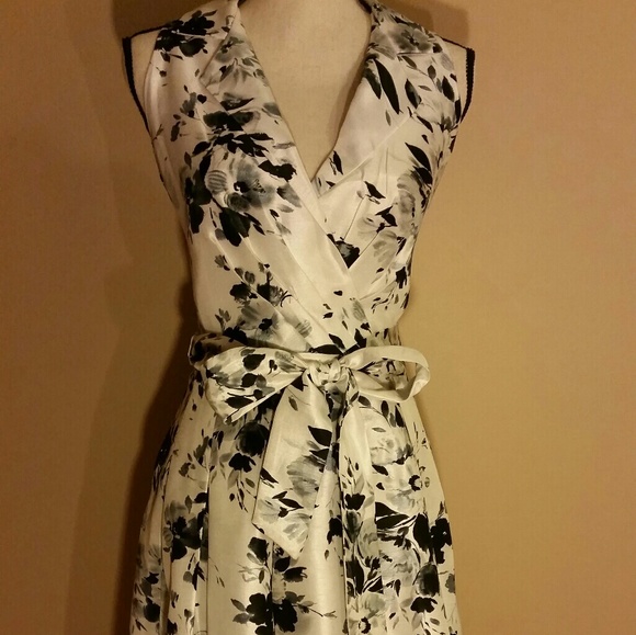 Swing Dress - Picture 2 of 4