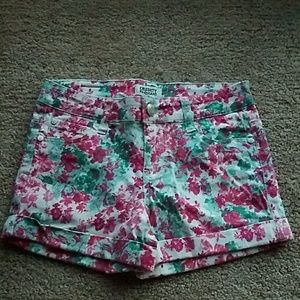Celebrity pink jeans shorts