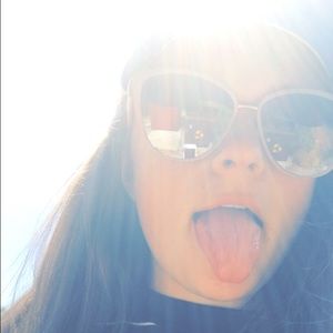 Meet your Posher, Ella