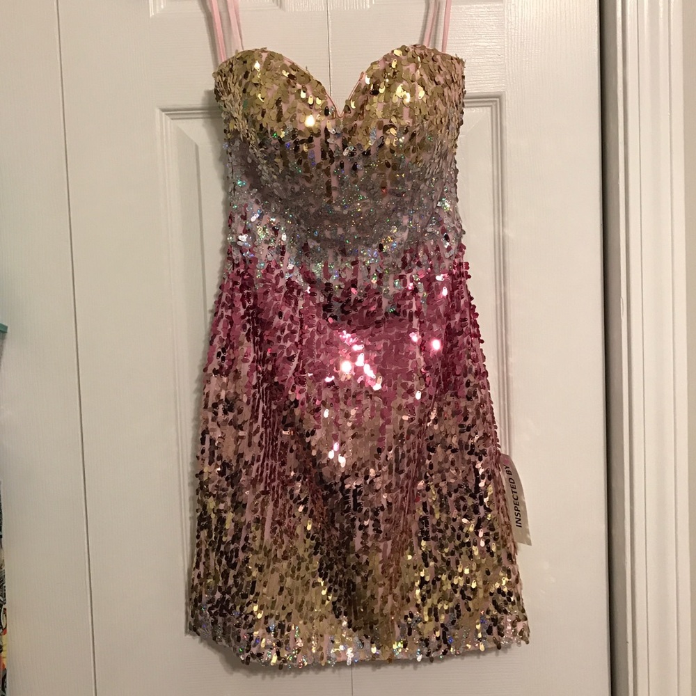 Short formal sweetheart dress