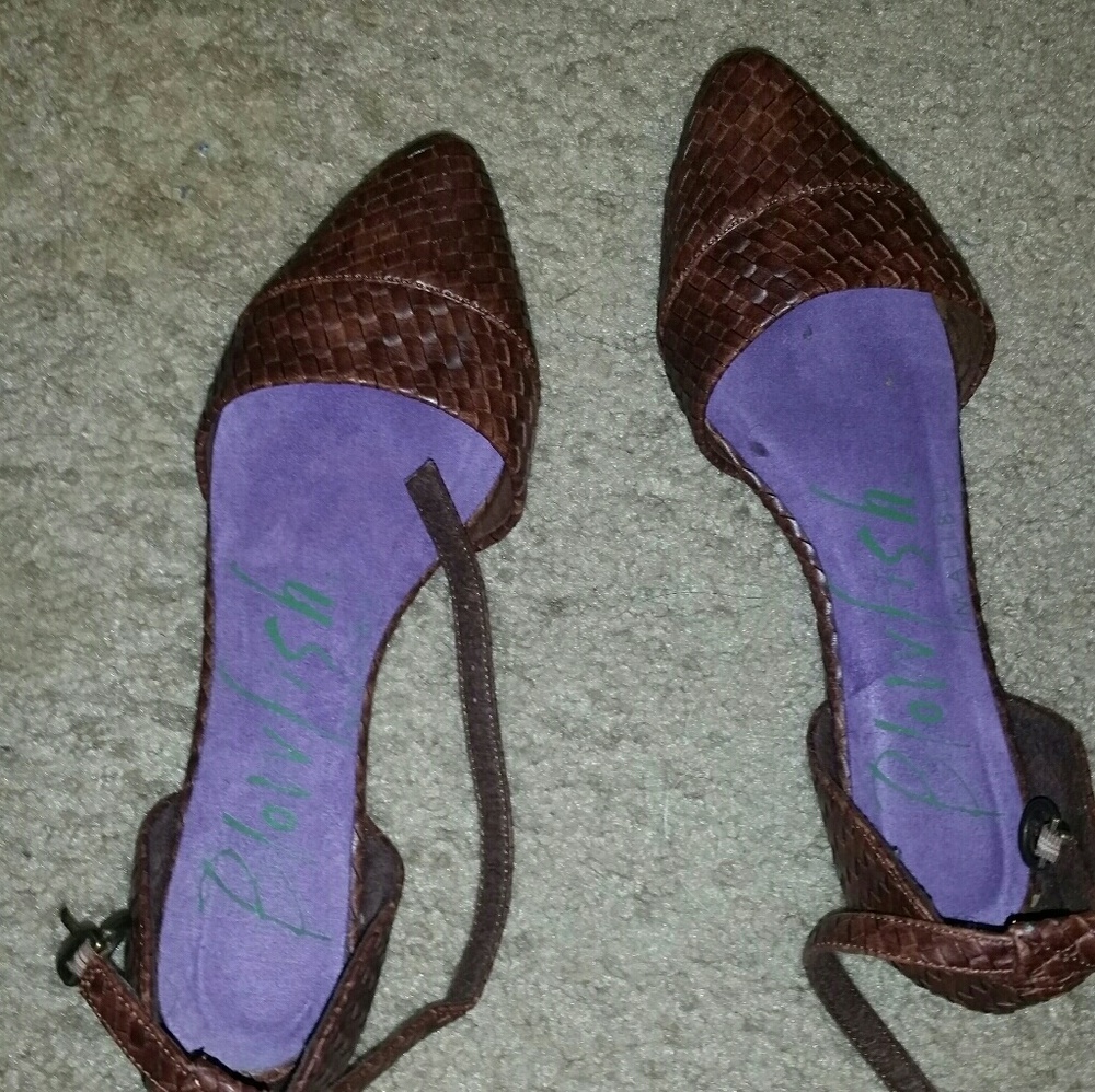 Brown weaved flats