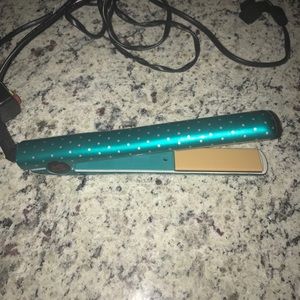 Chi ultra flat iron-- polka dot blue and white