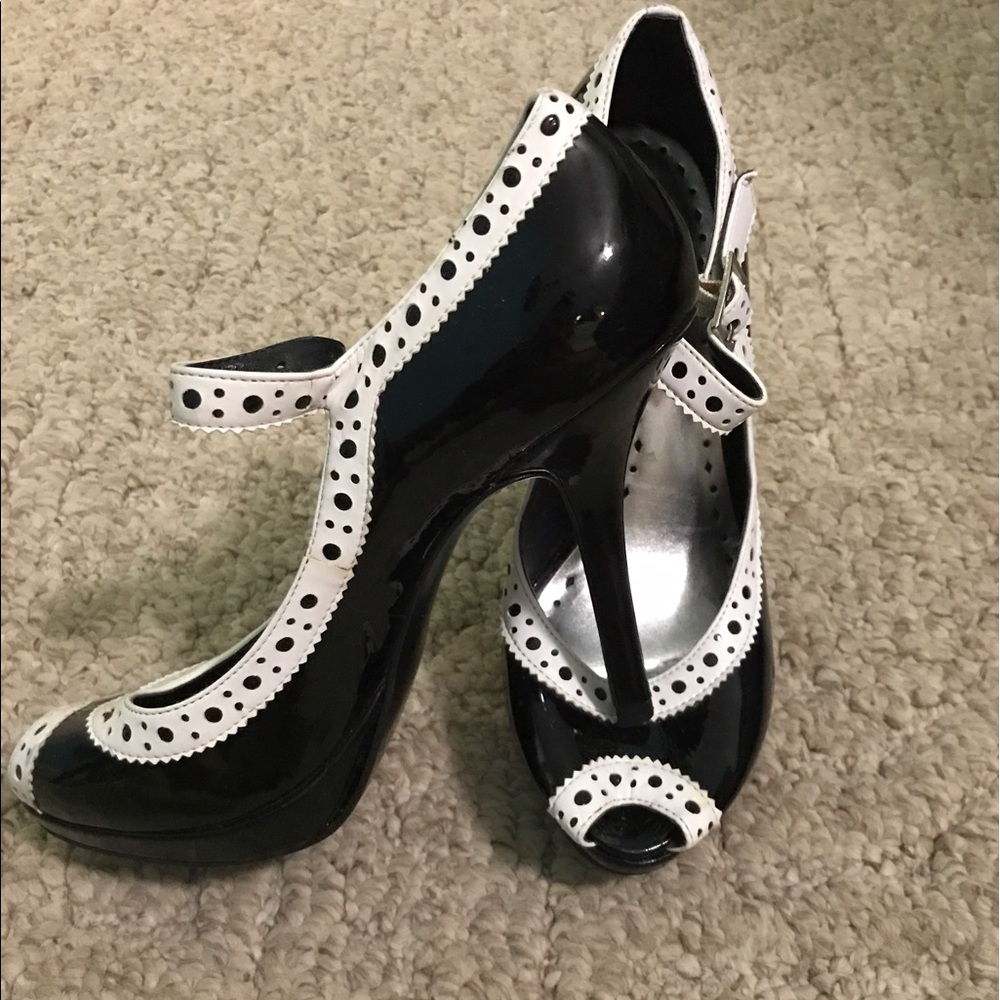 BCBG Peep toe heels