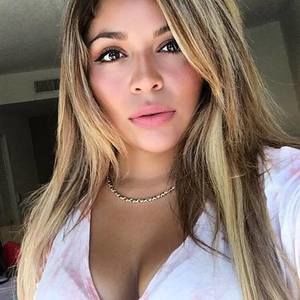 Meet your Posher, Valeria