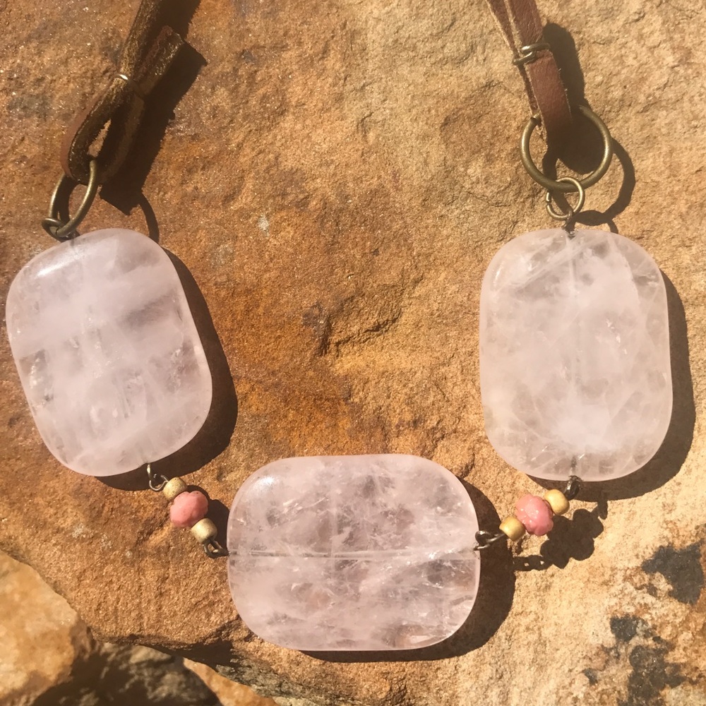 Rose quartz leather necklace