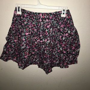 Perfect floral summer skirt 💐☺️