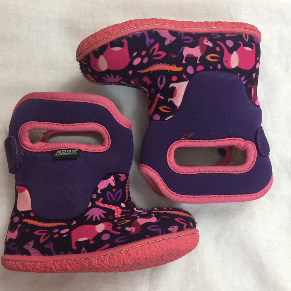 Toddler size 5 Adorable animal print Bog boots