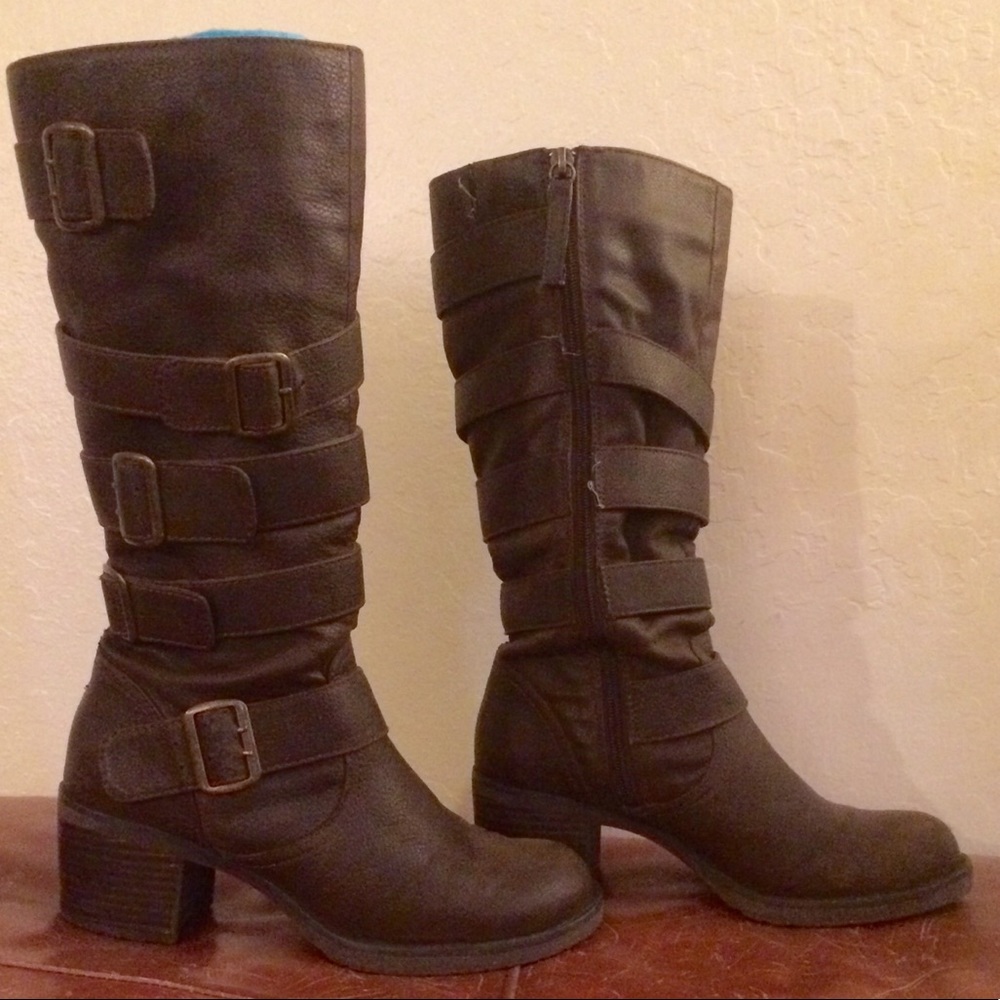 🔥SALE🔥Brown heeled boots w buckles