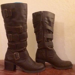 🔥SALE🔥Brown heeled boots w buckles