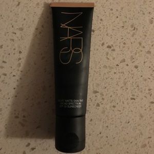 Nars velvet matte skin tint broad spectrum
