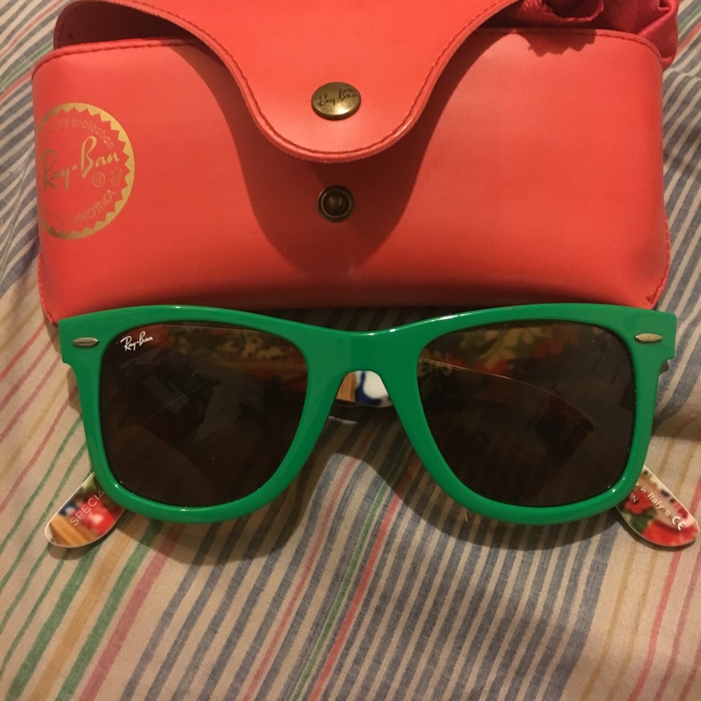 Authentic Ray-ban wayfarers.