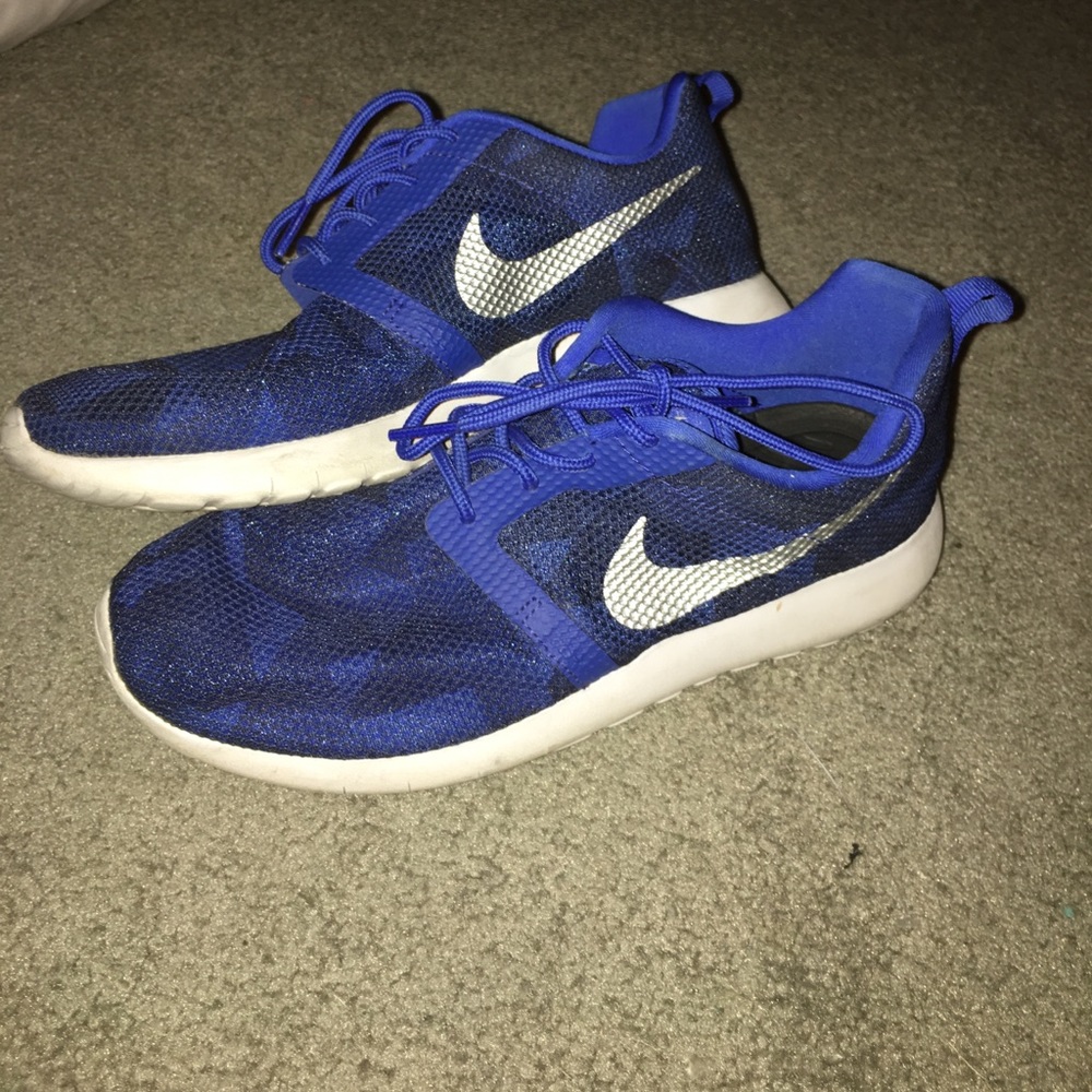 Blue nike roshe runs