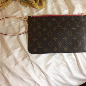 NEW 👑💕Louis Vuitton Wristlet from NF GM