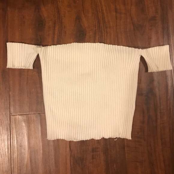 White off shoulder crop top - Picture 2 of 5