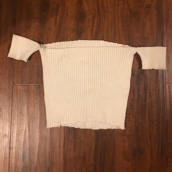 White off shoulder crop top - Picture 3 of 5