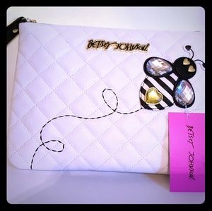 NWT Betsey Johnson Quilted White Wristlet with Bee